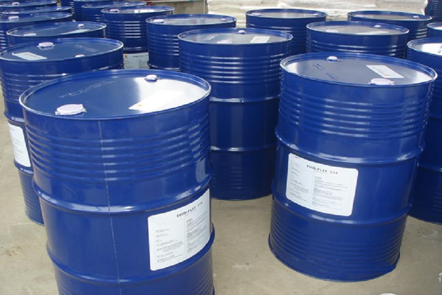 هرگونه تغییر در قیمت نفت برنت یا نوسانات نرخ ارز در بازارهای داخلی، مستقیما بر هزینه خرید عمده مونو اتیلن گلیکول اثر می‌گذارد.